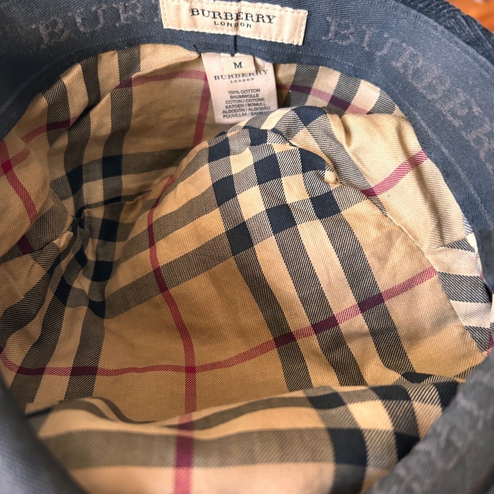 Burberry black suede hat . - Picture 3 of 5